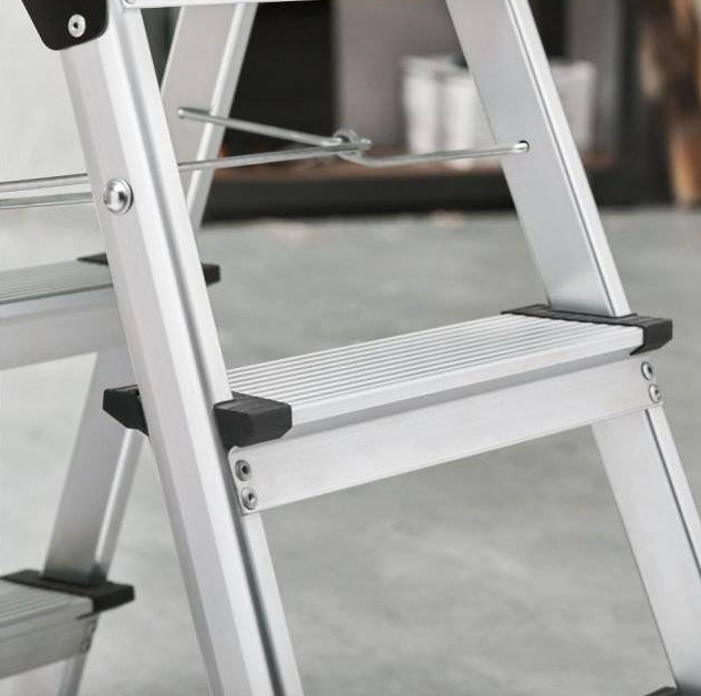 Scara pliabila cu 3 trepte din aluminiu, greutate maxima 150kg