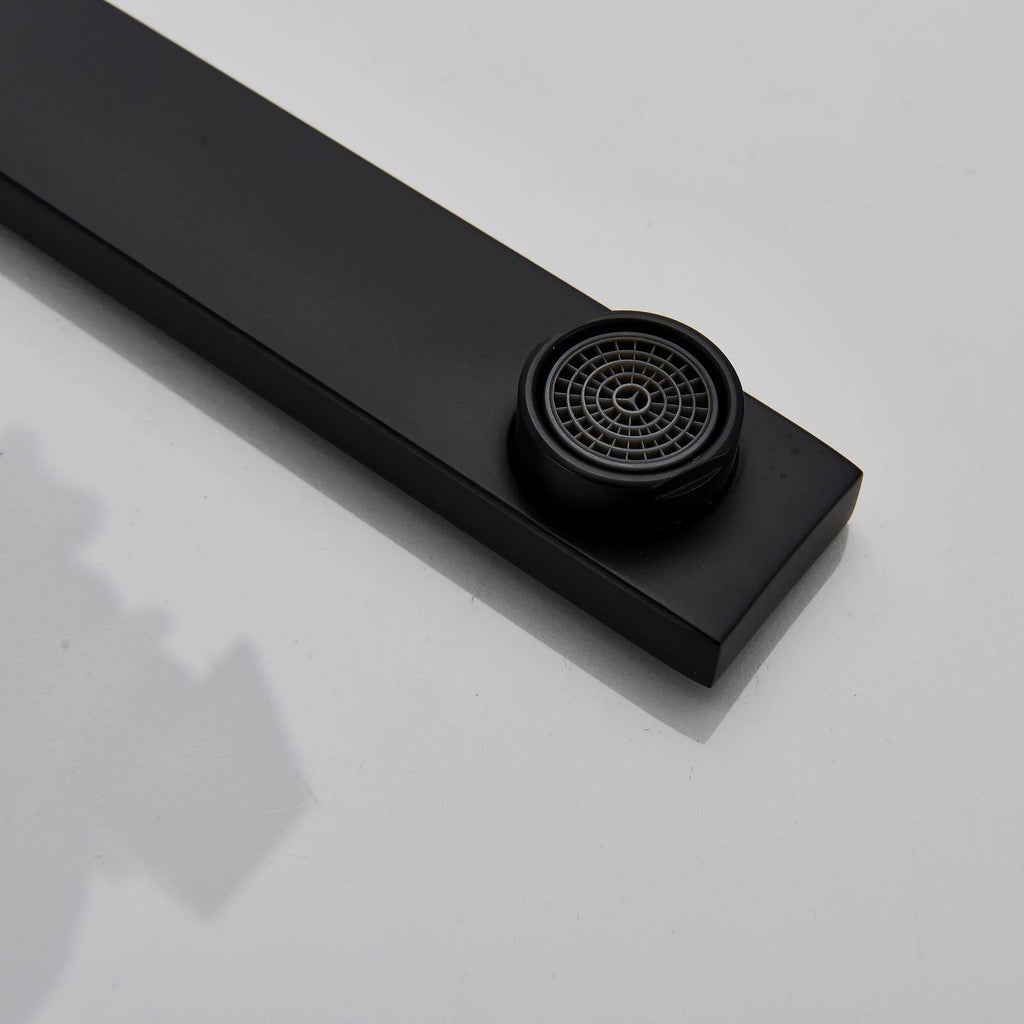 Baterie Bucătărie Minimalistă – Negru Mat, Cadru Pătrat, Monocomandă VST59