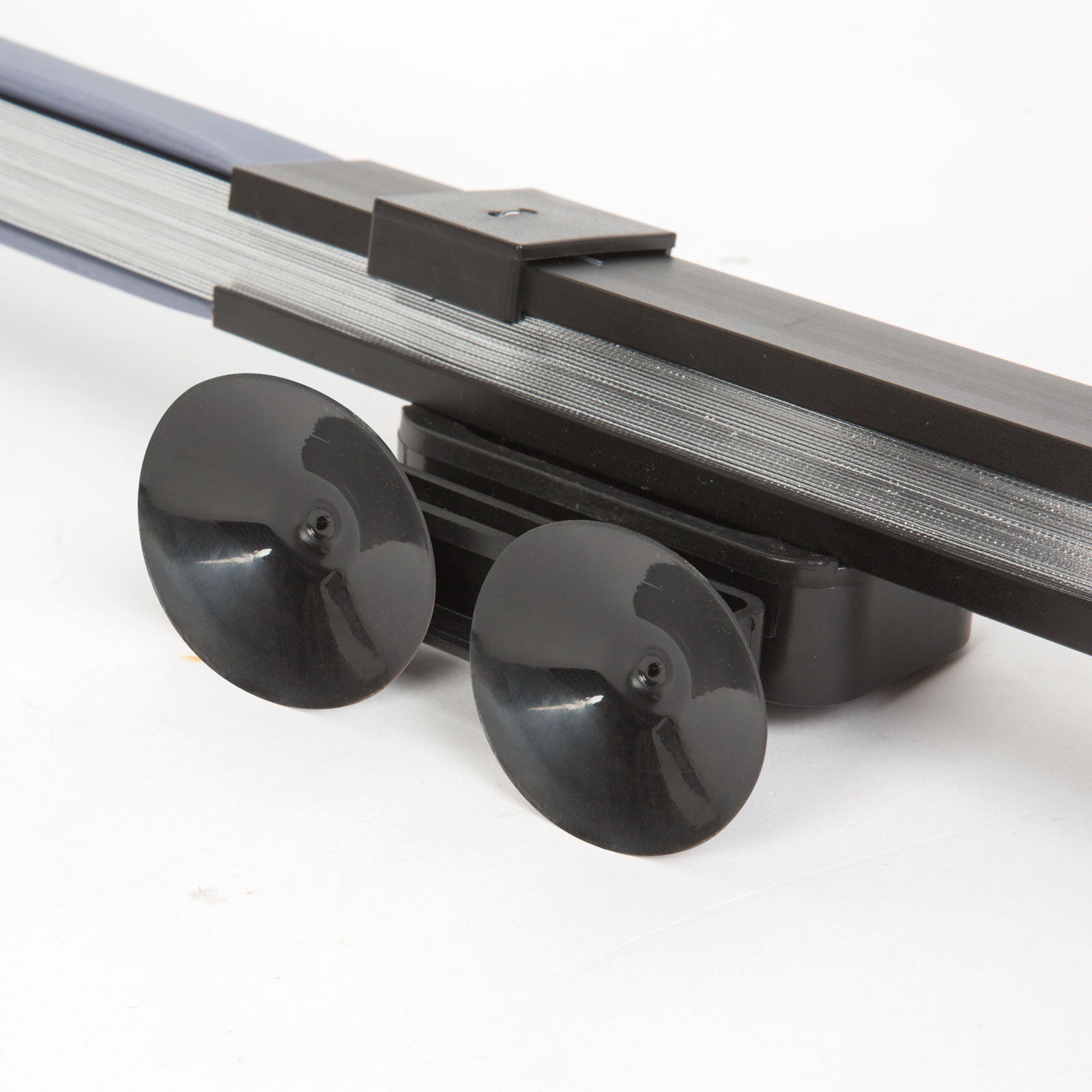 Parasolar Auto Retractabil cu Protecție UV – Fixare Simplă prin Ventuze, Pentru Parbriz și Lunetă