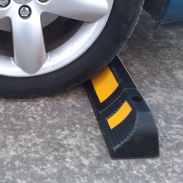 Blocator Roți Auto Reflectorizant – Ideal pentru Parcări și Fixarea Vehiculului